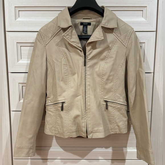 Vegan leather cream jacket - Picture 2 of 8